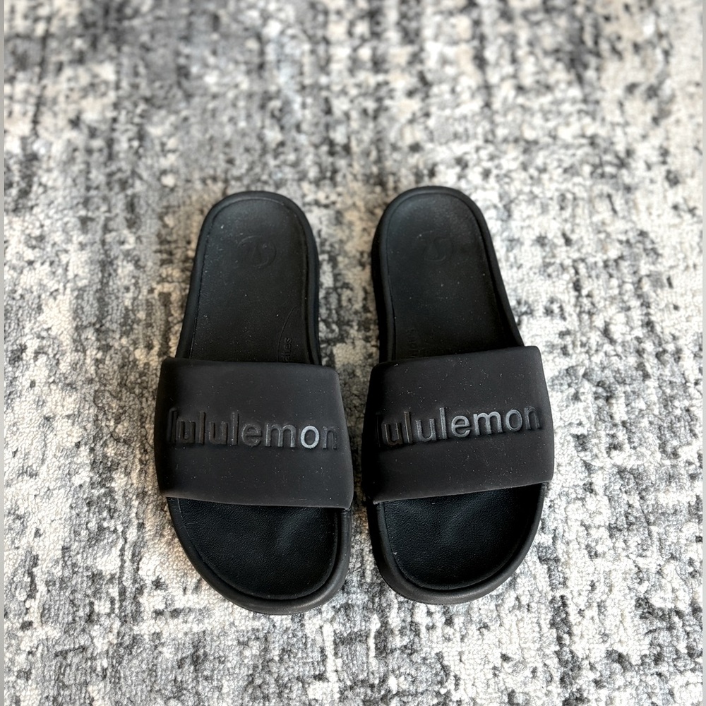 Like New Lululemon Restfeel Women’s Slides